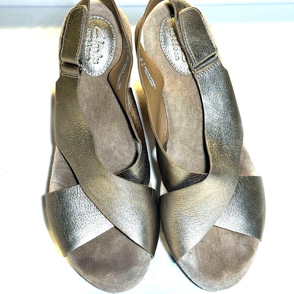 Clarks Annadel Eirwyn Cork Comfort Wedge Leather Sandal Women 9.5M Gold Metallic - Picture 1 of 7